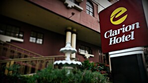 A hotel sign with the name 'Clarion Hotel'.
