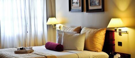 Premium bedding, in-room safe, desk, iron/ironing board