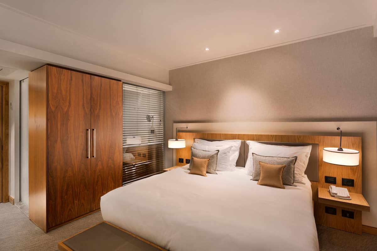 Superior Double Room Special | Hypo-allergenic bedding, in-room safe, soundproofing, iron/ironing board