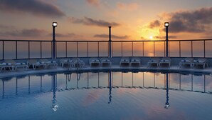 Pool - Sea Tower by Isrotel Design (Tel Aviv)