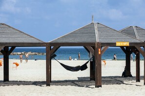 Beach nearby, white sand, beach towels