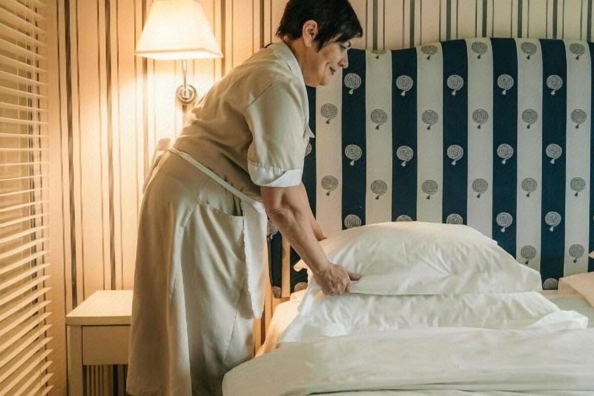 Down comforters, Select Comfort beds, in-room safe, WiFi (free)