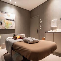 Couples treatment room(s), aromatherapy, hot stone massages