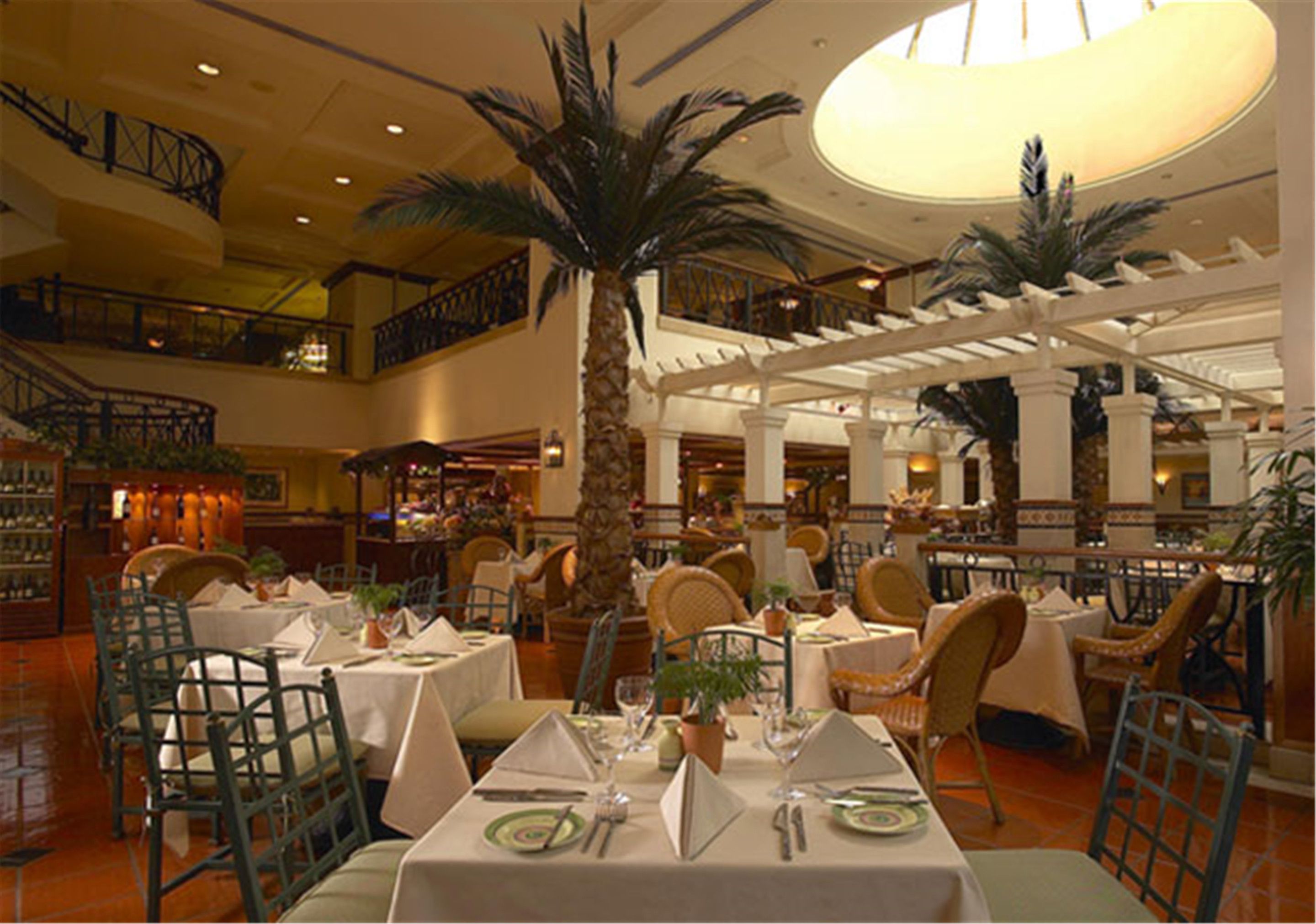2 restaurants; breakfast, lunch, dinner and brunch served 