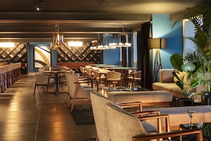 5 bars/lounges, poolside bar, beach bar