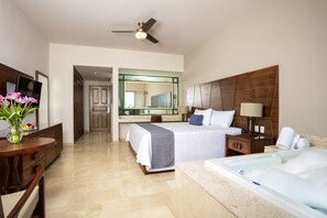 Suite Crown | 1 bedroom, free minibar, in-room safe, individually furnished