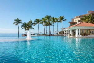 1 bedroom, down comforters, free minibar, in-room safe