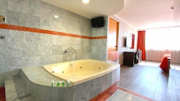 Studio Suite Presidential | 1 phòng ngủ, két bảo mật tại phòng, bàn, phòng cách âm