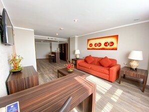 Junior Suite | In-room safe, desk, soundproofing, iron/ironing board