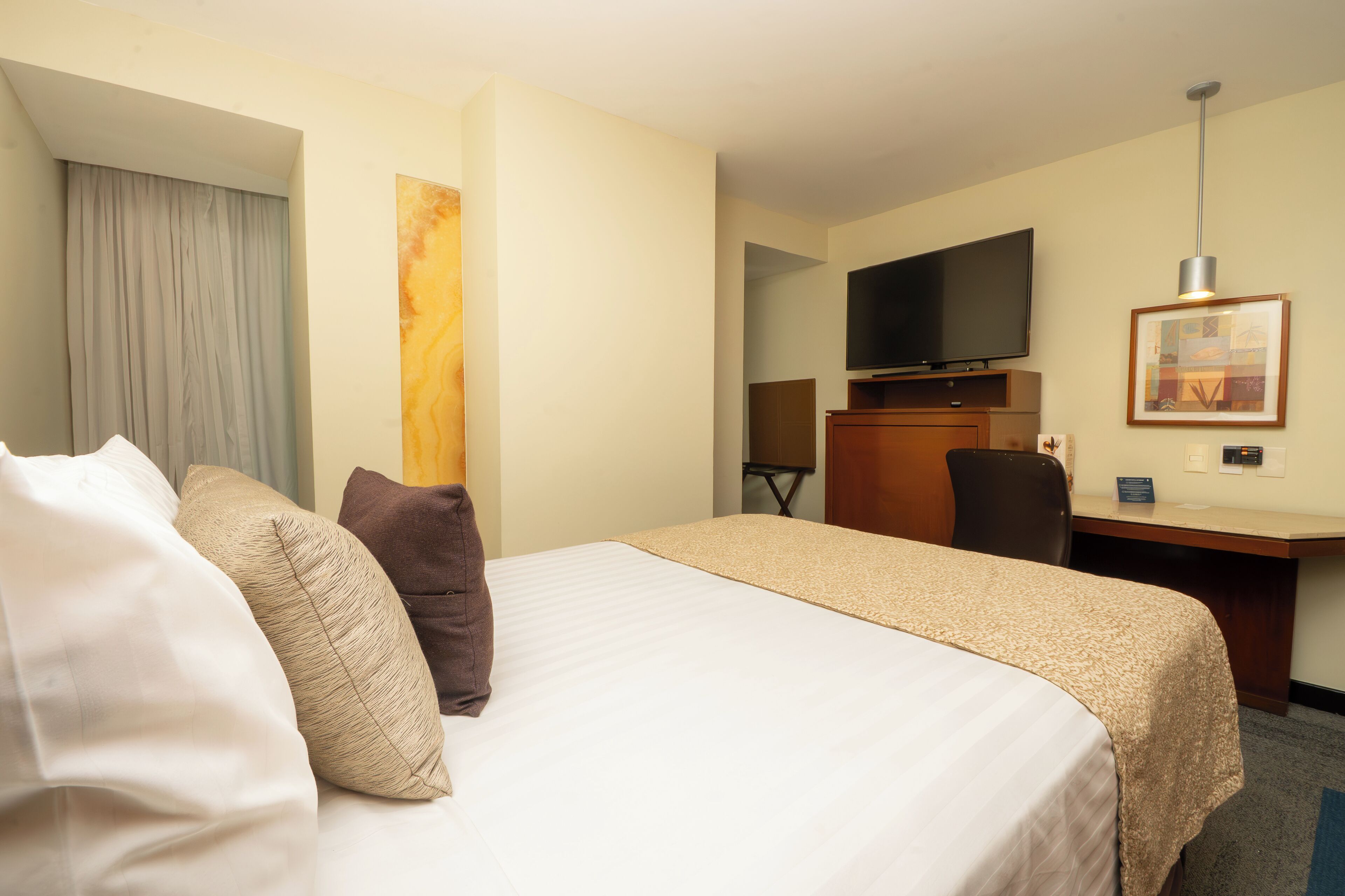 Premium bedding, in-room safe, desk, laptop workspace