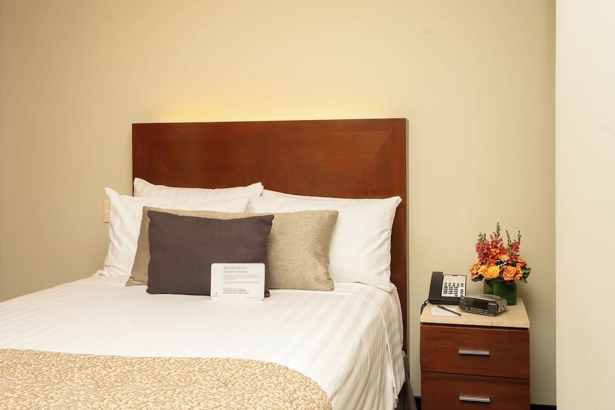 Premium bedding, in-room safe, desk, laptop workspace