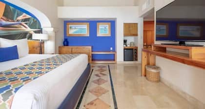 PA Beach Club & Hotel