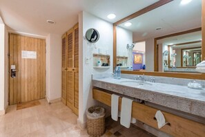 Buồng tắm vòi sen, khăn tắm 