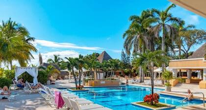 PA Beach Club & Hotel