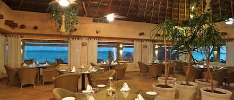 10 restaurants, breakfast, lunch, dinner served; Italian cuisine