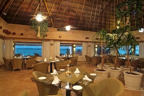 10 restaurants, breakfast, lunch, dinner served; Italian cuisine