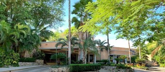 PA Beach Club & Hotel