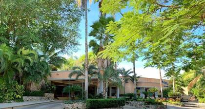 PA Beach Club & Hotel