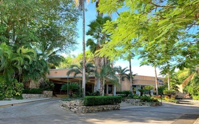 PA Beach Club & Hotel