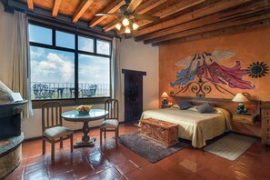 In-room safe, individually decorated, individually furnished, desk - Villa San Jose Hotel and Suites (Morelia)