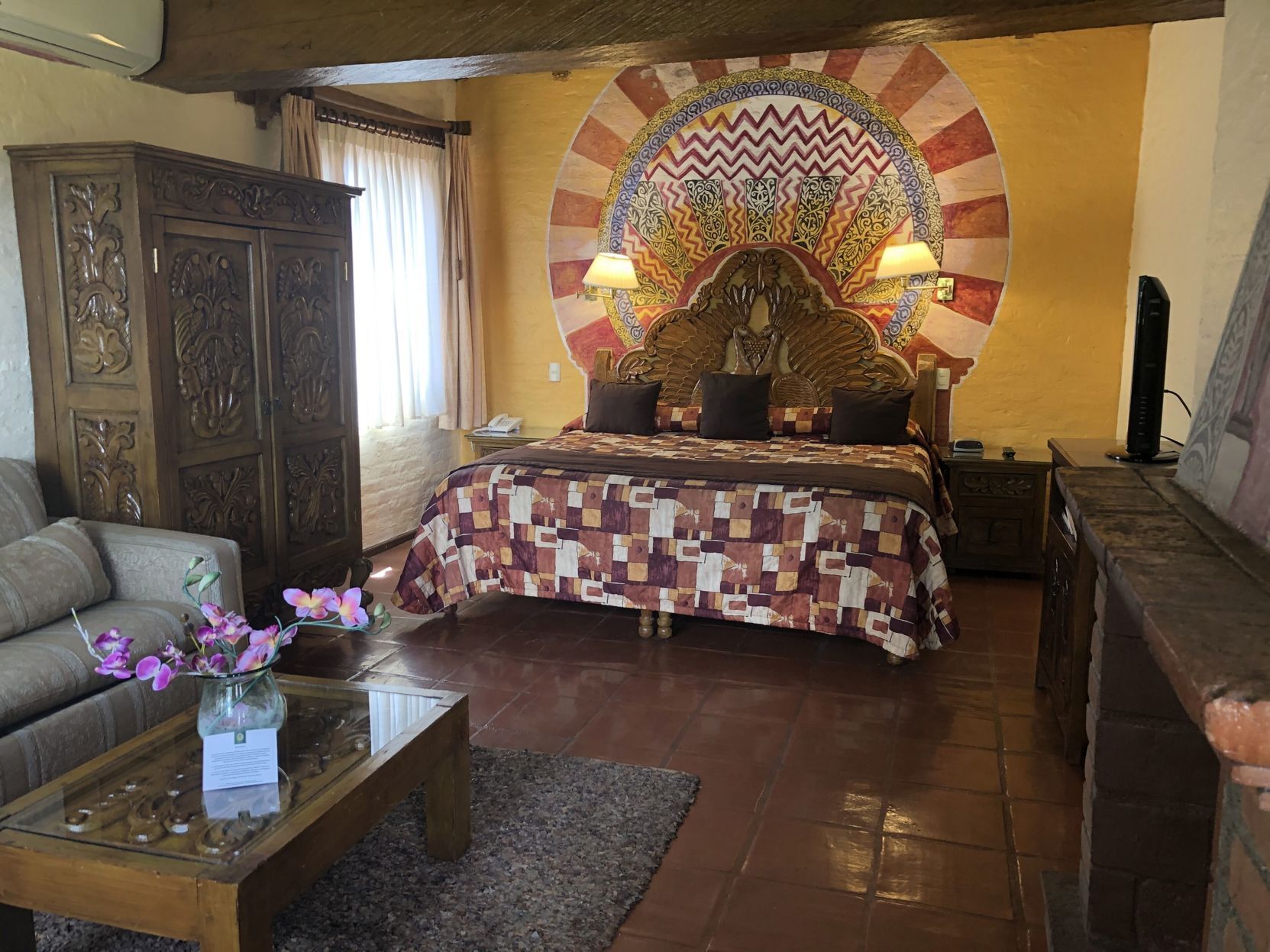 Brankas dan didekorasi berbeda-beda