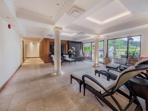 Sauna, hot tub, steam room