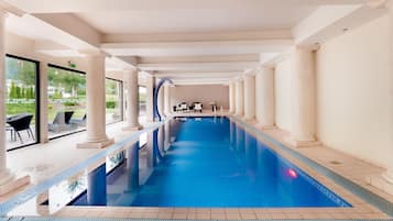 Indoor pool, pool loungers