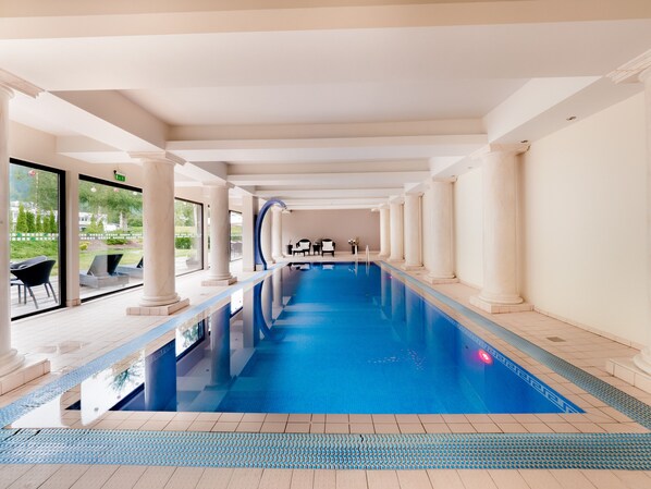 Indoor pool, pool loungers