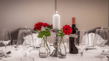 Lounas ja illallinen, paikallinen keittiö