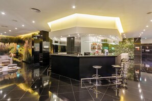 Cocktail bar