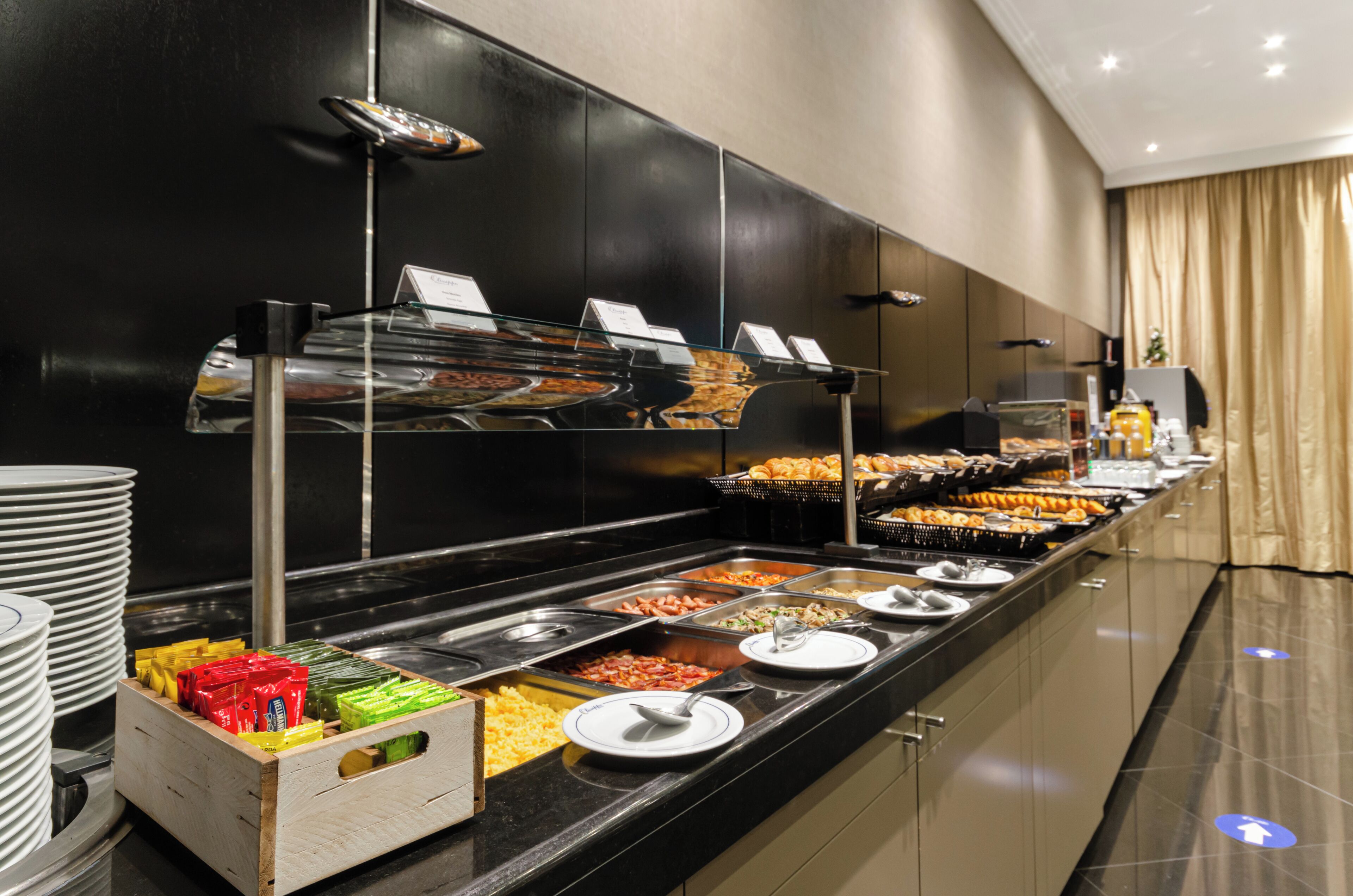 daily buffet breakfast (eur 15 per person)