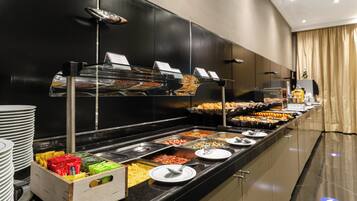 Desayuno buffet todos los días (con cargo)