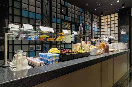 Desayuno buffet diario (EUR 15 por persona)