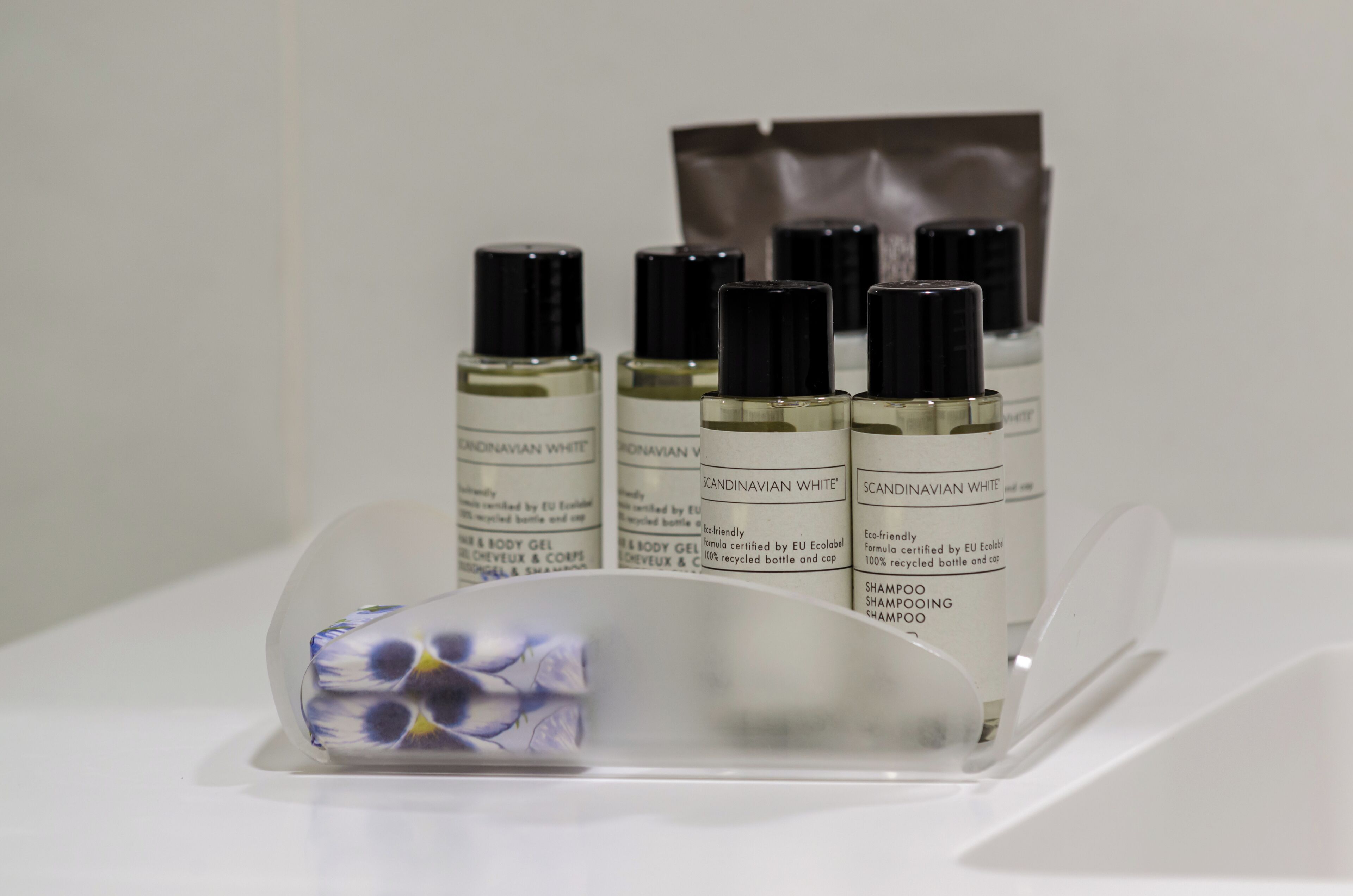 rainfall showerhead, free toiletries, hair dryer, towels