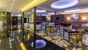 A modern hotel lobby with a polished floor, seating areas, and a reception desk. - Olissippo Marques de Sa (Lisbon)