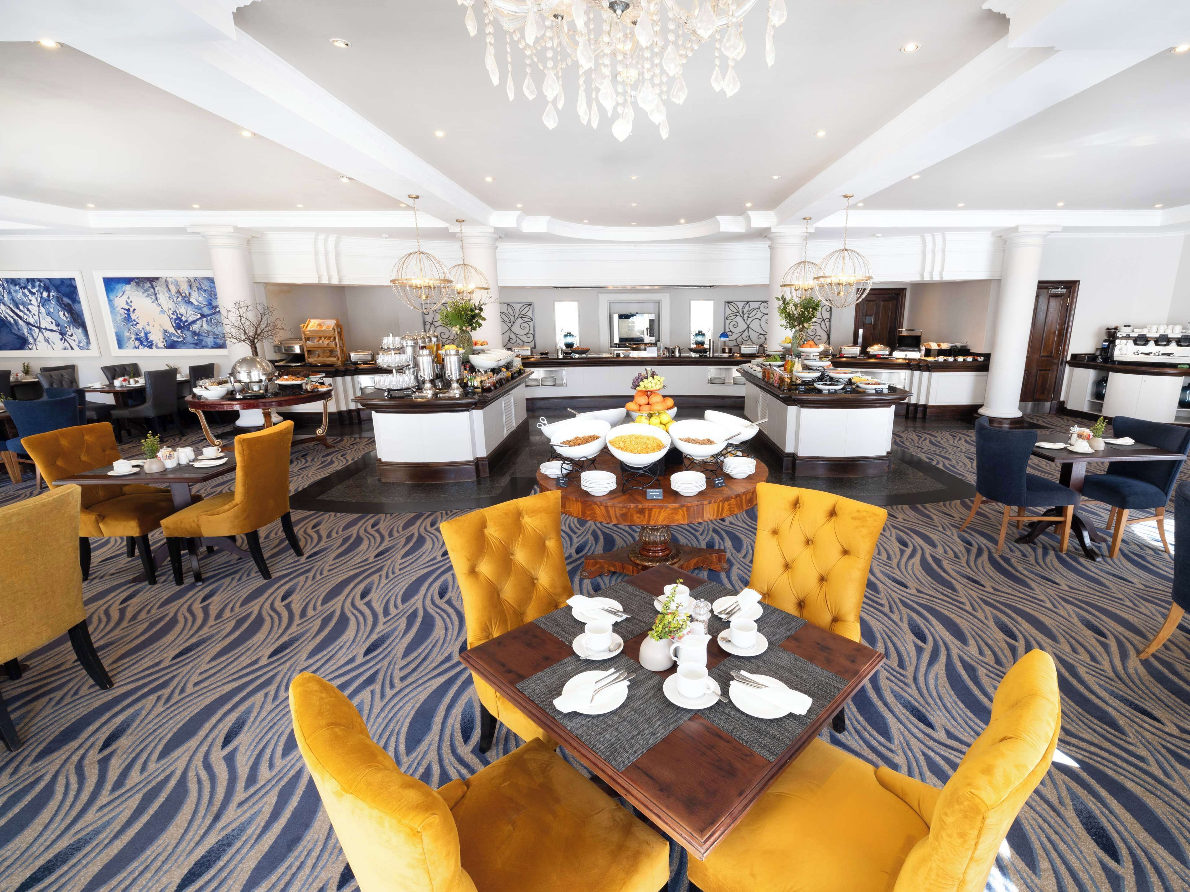 Aperto a colazione e cena, cucina internazionale