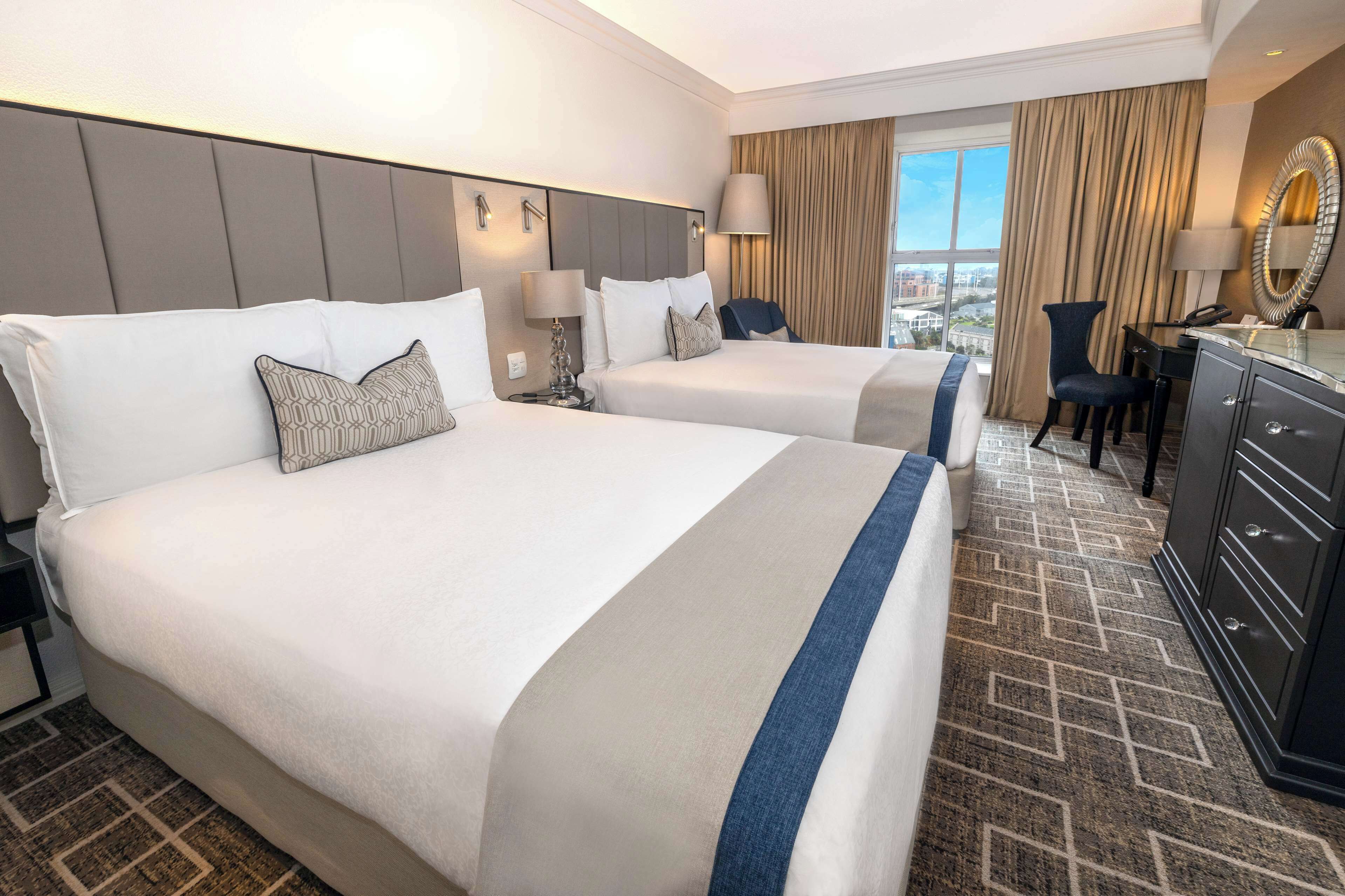 Literie hypoallergénique, coffres-forts dans les chambres, bureau