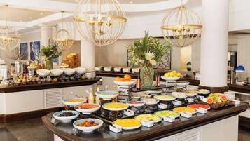 Se sirven desayunos, cenas y cocina internacional