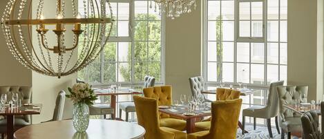 Breakfast and dinner served, international cuisine