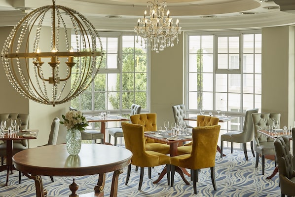 Breakfast and dinner served, international cuisine