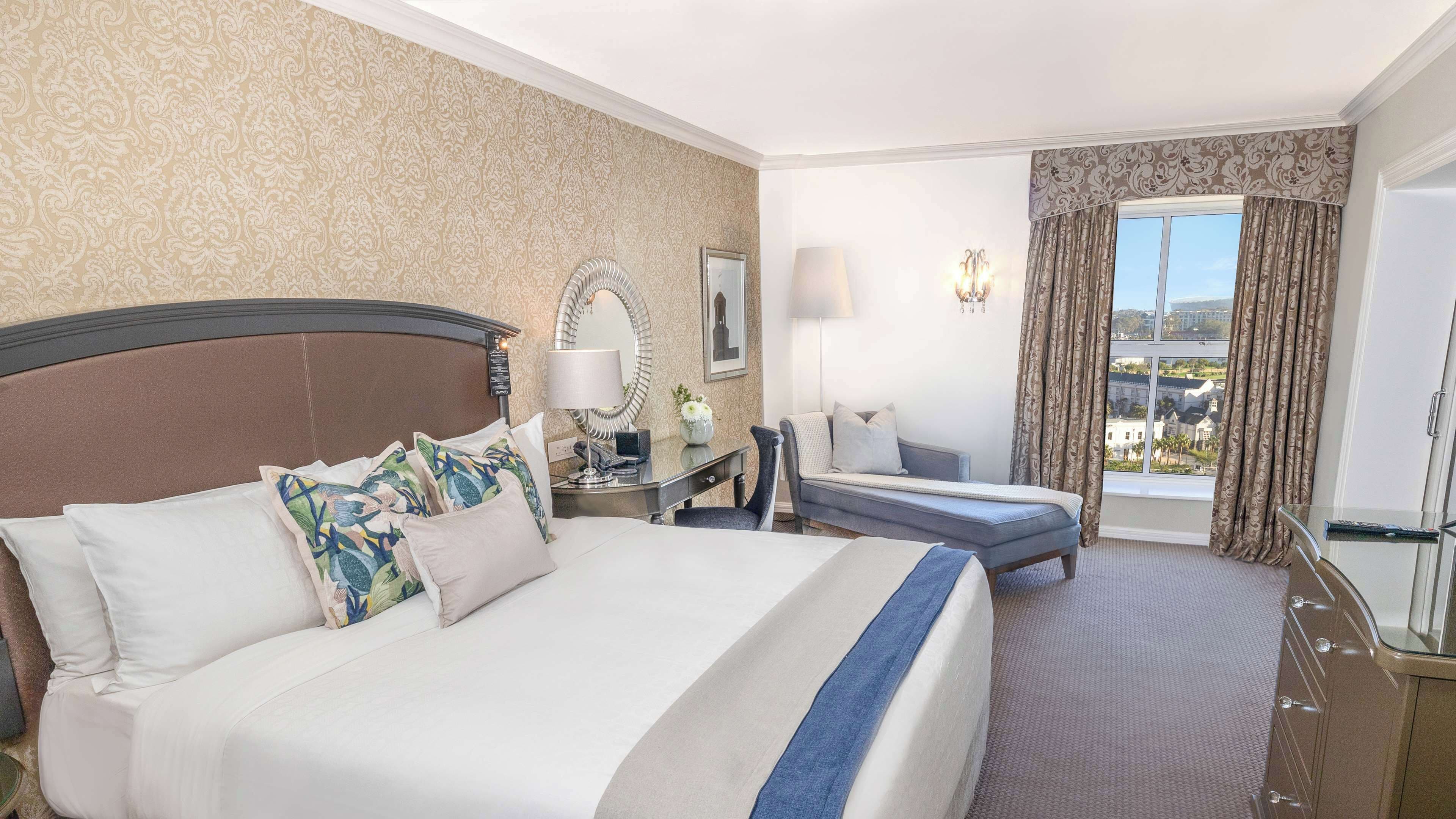 Literie hypoallergénique, coffres-forts dans les chambres, bureau