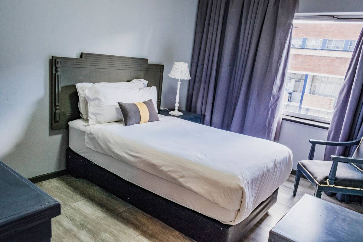 Habitación estándar con 2 camas individuales | Escritorio, tabla de planchar con plancha y wifi gratis