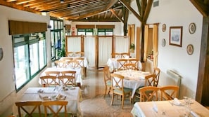 Daily continental breakfast (EUR 15 per person)