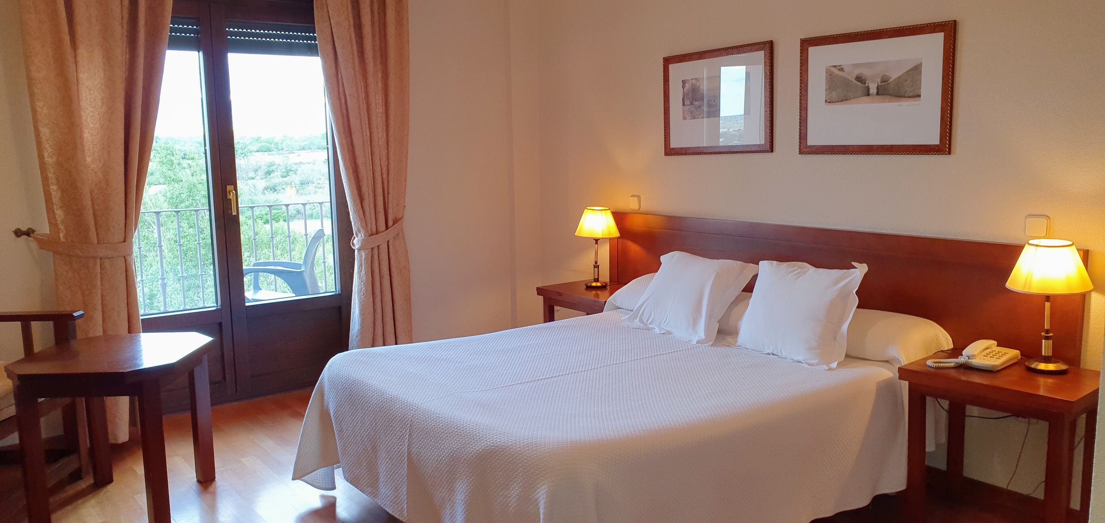 Bureau, chambres insonorisées, Wi-Fi gratuit, draps fournis