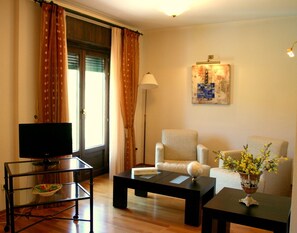 Skrivebord, lydisolert, wi-fi (inkludert) og sengetøy