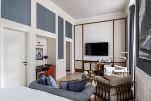 Junior Suite (Traveller) | Living area | LED TV, DVD player