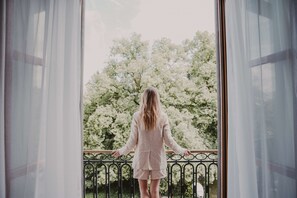 Suite Junior, au bord du lac | Literie de qualité, minibar, coffre-fort, rideaux d’obscurcissement