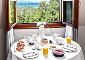 Chambre Prestige, au bord du lac | Literie de qualité, minibar, coffre-fort, rideaux d’obscurcissement