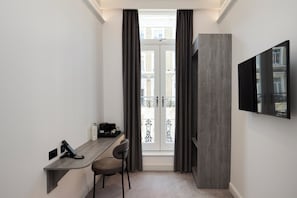 Compact Double | 1 bedroom, hypo-allergenic bedding, in-room safe, individually decorated