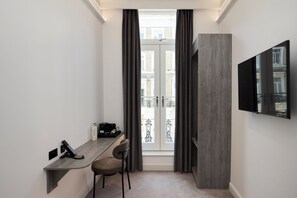 Double Room | Hypo-allergenic bedding, in-room safe, individually decorated - The Edwin Hotel (London)